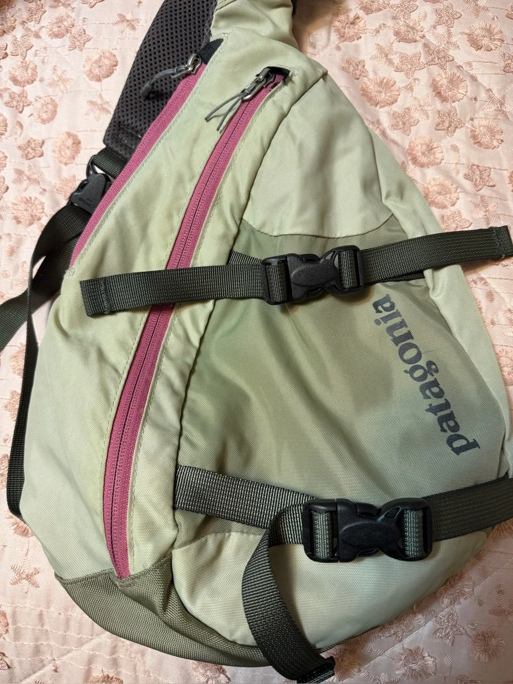 Patagonia Vintage 2013 Atom Sling Bag 8L - Sage Green / Pink (SP13)